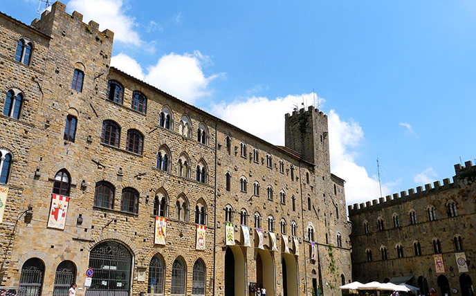 Volterra Palazzo dei Priopri